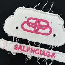 Balenciaga巴黎世家2026ss新品高品质情侣短袖T恤,高克重260g纯棉T恤,前后精美刺绣🪡工艺品级别,重工工 Balenciaga巴黎世家2026ss新品高品质情侣短袖T恤,高克重260g纯棉T恤,前后精美刺绣🪡工艺品级别,重工工