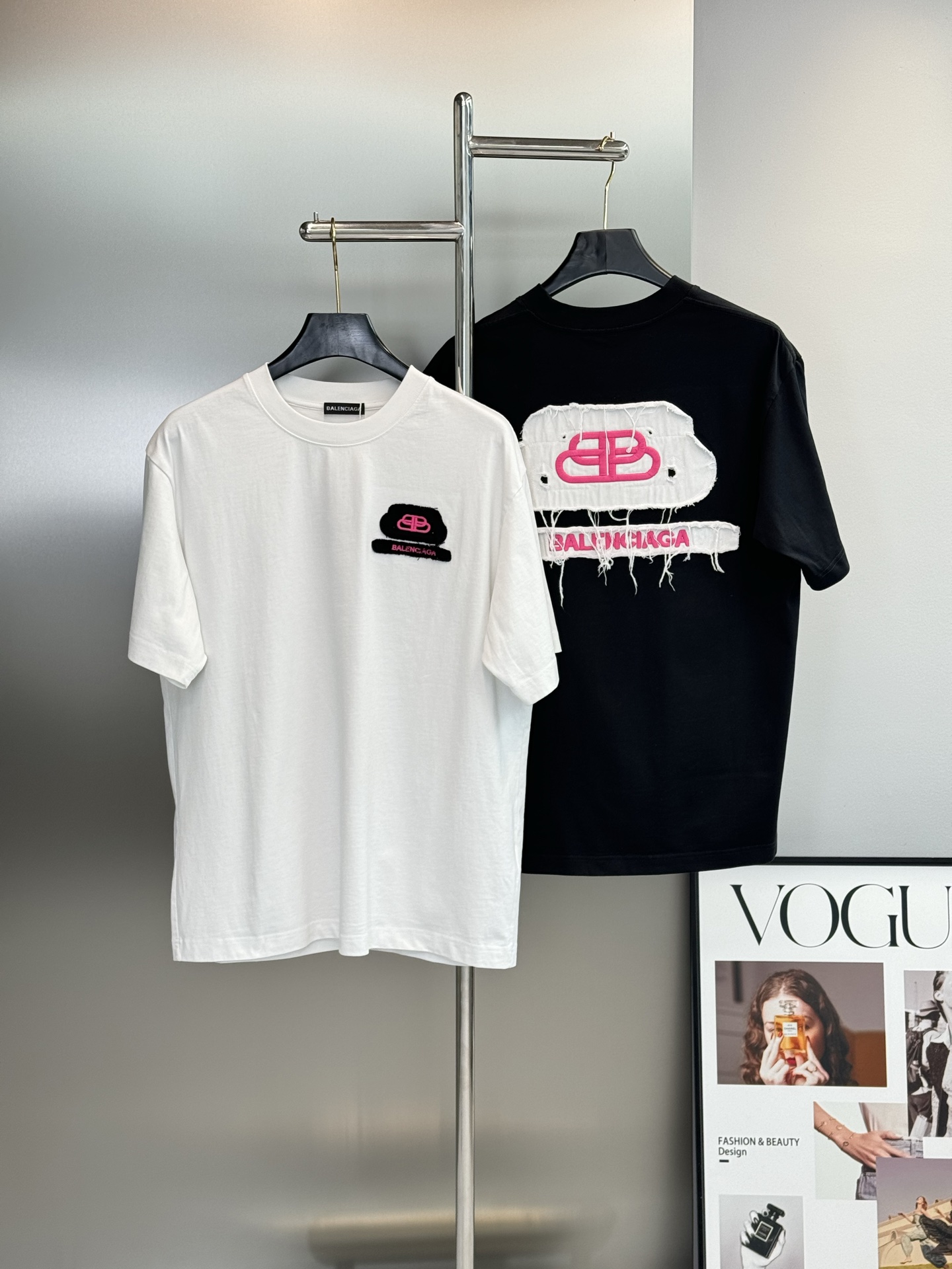Balenciaga巴黎世家2026ss新品高品质情侣短袖T恤，高克重260g纯棉T恤，前后精美刺绣🪡工艺品级别，重工工