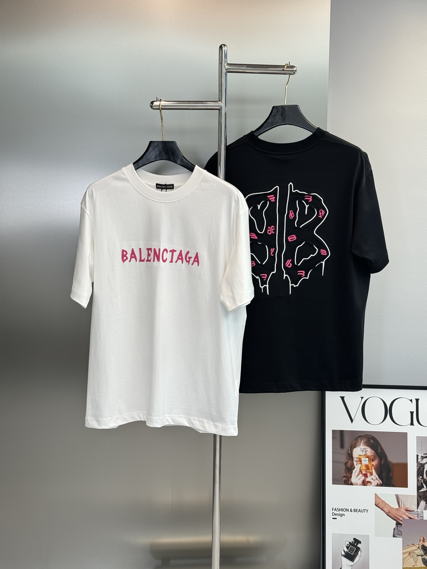 Balenciaga巴黎世家2026ss新品潮牌情侣短袖T恤，高克重260g纯棉T恤，前后精美刺绣🪡工艺品级别，重工工艺