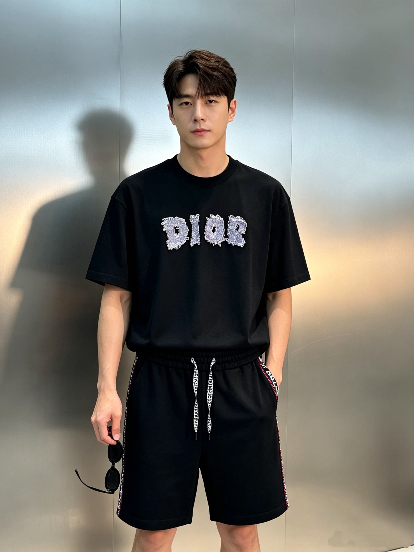 NO:949485,Tops, pants Dior's new summer sports and casual shorts can be matched with suits. The new webbing on the side is custom-designed. The classic CD brand is full of flavor. The red and blue ribbon design is matched. The original letters of Dior are clearly layered... Basic and casual elastic waisted five-quarter pants are cut, no need to think about the upper body, just close your eyes!  !  High-end customized 100% Tencel fabric. Crisp and stylish. Soft and comfortable!  !  The original hardware sling is a complete pair of pants. All three standards are met. Comfortable and soft. Very wide and stylish!  Color white. Black. Size M-3XL/29-36 loose fit (S can be customized)/145 catties. Recommend L,, dior, dior, shorts,19860909上衣 ,裤子 Dior迪奥夏季新款运动休闲五分短裤可搭配套装.侧身新款织带定制设计.经典CD品牌气息十足.织带红蓝设计系搭配.原版字母dior层次分明…基础休闲的松紧腰五分裤版型裁剪,上身无需考虑,闭眼入！！高端定制百分百天丝面料.挺括有型.柔软舒适！！原版五金吊绳经验整条裤子.三标齐.舒适柔软.挺阔有型！颜色白色.黑色.码数M-3XL/29-36宽松版型（S可订做）/145斤建议L,,dior,dior,shorts,,Men's clothing