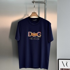 Dolce&Gabbana杜嘉班纳新品彩虹D&G莫代尔T恤。胸前彩色涂鸦&G标识辨识度拉满。立体刺绣+彩虹印花双层工艺, Dolce&Gabbana杜嘉班纳新品彩虹D&G莫代尔T恤。胸前彩色涂鸦&G标识辨识度拉满。立体刺绣+彩虹印花双层工艺,