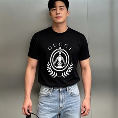 Gucci新款骑士徽章莫代尔短袖T恤.新品推荐❤️经典复古骑士麦穗徽章印花,意式轻奢格调拉满!甄选高支莫代尔面料,触感丝 Gucci新款骑士徽章莫代尔短袖T恤.新品推荐❤️经典复古骑士麦穗徽章印花,意式轻奢格调拉满!甄选高支莫代尔面料,触感丝