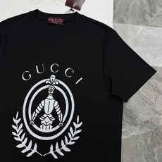 Gucci新款骑士徽章莫代尔短袖T恤.新品推荐❤️经典复古骑士麦穗徽章印花,意式轻奢格调拉满!甄选高支莫代尔面料,触感丝 Gucci新款骑士徽章莫代尔短袖T恤.新品推荐❤️经典复古骑士麦穗徽章印花,意式轻奢格调拉满!甄选高支莫代尔面料,触感丝
