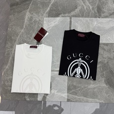 Gucci新款骑士徽章莫代尔短袖T恤.新品推荐❤️经典复古骑士麦穗徽章印花,意式轻奢格调拉满!甄选高支莫代尔面料,触感丝 Gucci新款骑士徽章莫代尔短袖T恤.新品推荐❤️经典复古骑士麦穗徽章印花,意式轻奢格调拉满!甄选高支莫代尔面料,触感丝