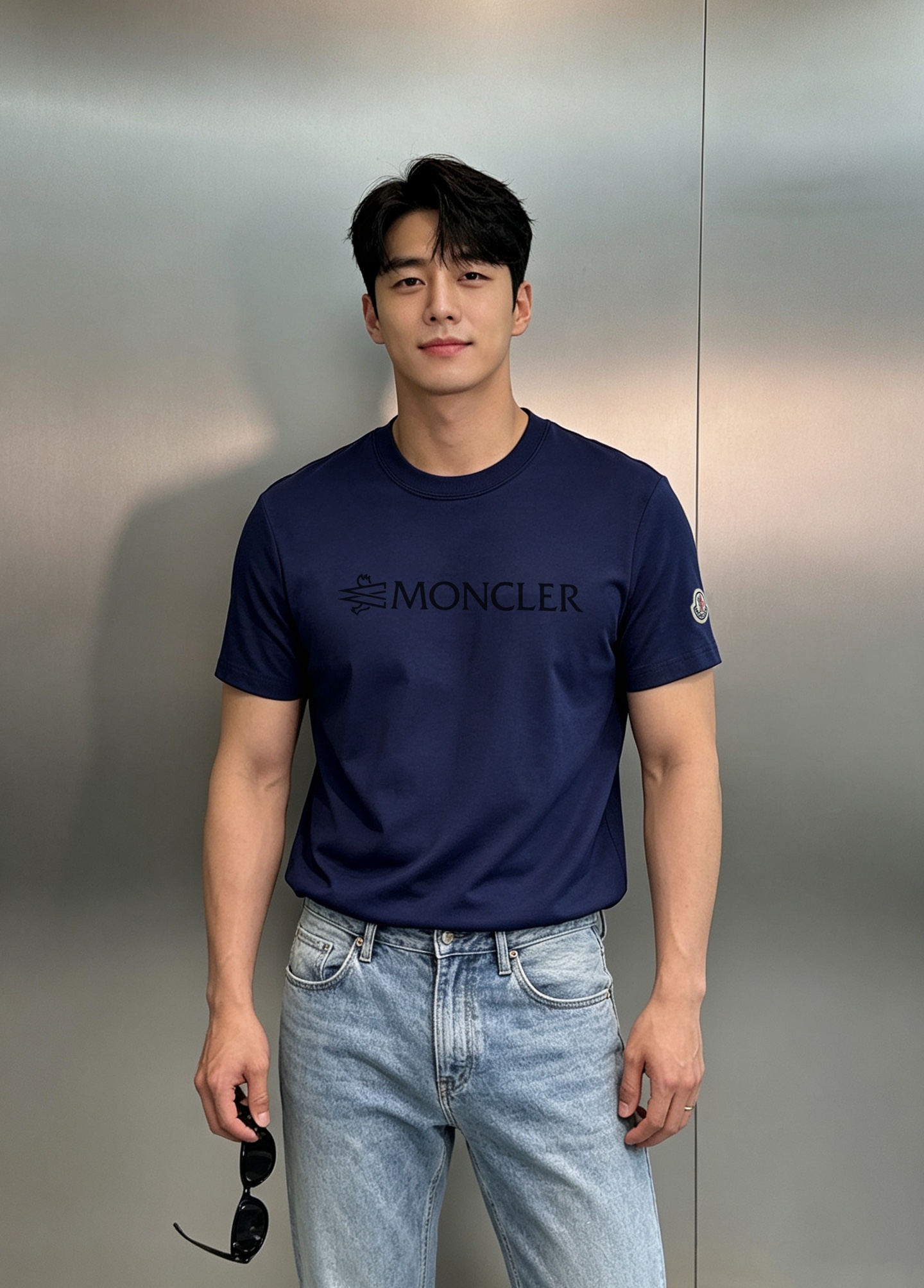 Moncler蒙口新款莫代尔T恤.品牌字母logo印花设计.基础款字母设计.经典永不过时.袖口位置经典小帽子.干净清爽简
