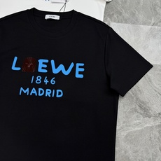 Loewe罗意威新款莫代额T恤. 新款1846卡通字母-马德里经典标识搭配趣味卡通头像,活泼不失高级感!甄选高支莫代尔面 Loewe罗意威新款莫代额T恤. 新款1846卡通字母-马德里经典标识搭配趣味卡通头像,活泼不失高级感!甄选高支莫代尔面