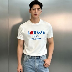 Loewe罗意威新款莫代额T恤. 新款1846卡通字母-马德里经典标识搭配趣味卡通头像,活泼不失高级感!甄选高支莫代尔面 Loewe罗意威新款莫代额T恤. 新款1846卡通字母-马德里经典标识搭配趣味卡通头像,活泼不失高级感!甄选高支莫代尔面