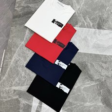 Givenchy纪梵希新品莫代尔T恤❤️基础款净版推荐.胸口品牌字母精致烫画.整体效果非常OK~常规版型!干练的款式!客 Givenchy纪梵希新品莫代尔T恤❤️基础款净版推荐.胸口品牌字母精致烫画.整体效果非常OK~常规版型!干练的款式!客