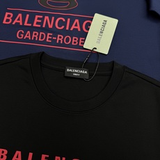 Balenciaga巴黎世家新款莫代尔T恤.供定制100%高克重300g莫代尔棉材质制成,厚实挺阔的手感 实物到手的即可 Balenciaga巴黎世家新款莫代尔T恤.供定制100%高克重300g莫代尔棉材质制成,厚实挺阔的手感 实物到手的即可