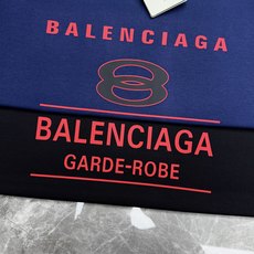 Balenciaga巴黎世家新款莫代尔T恤.供定制100%高克重300g莫代尔棉材质制成,厚实挺阔的手感 实物到手的即可 Balenciaga巴黎世家新款莫代尔T恤.供定制100%高克重300g莫代尔棉材质制成,厚实挺阔的手感 实物到手的即可