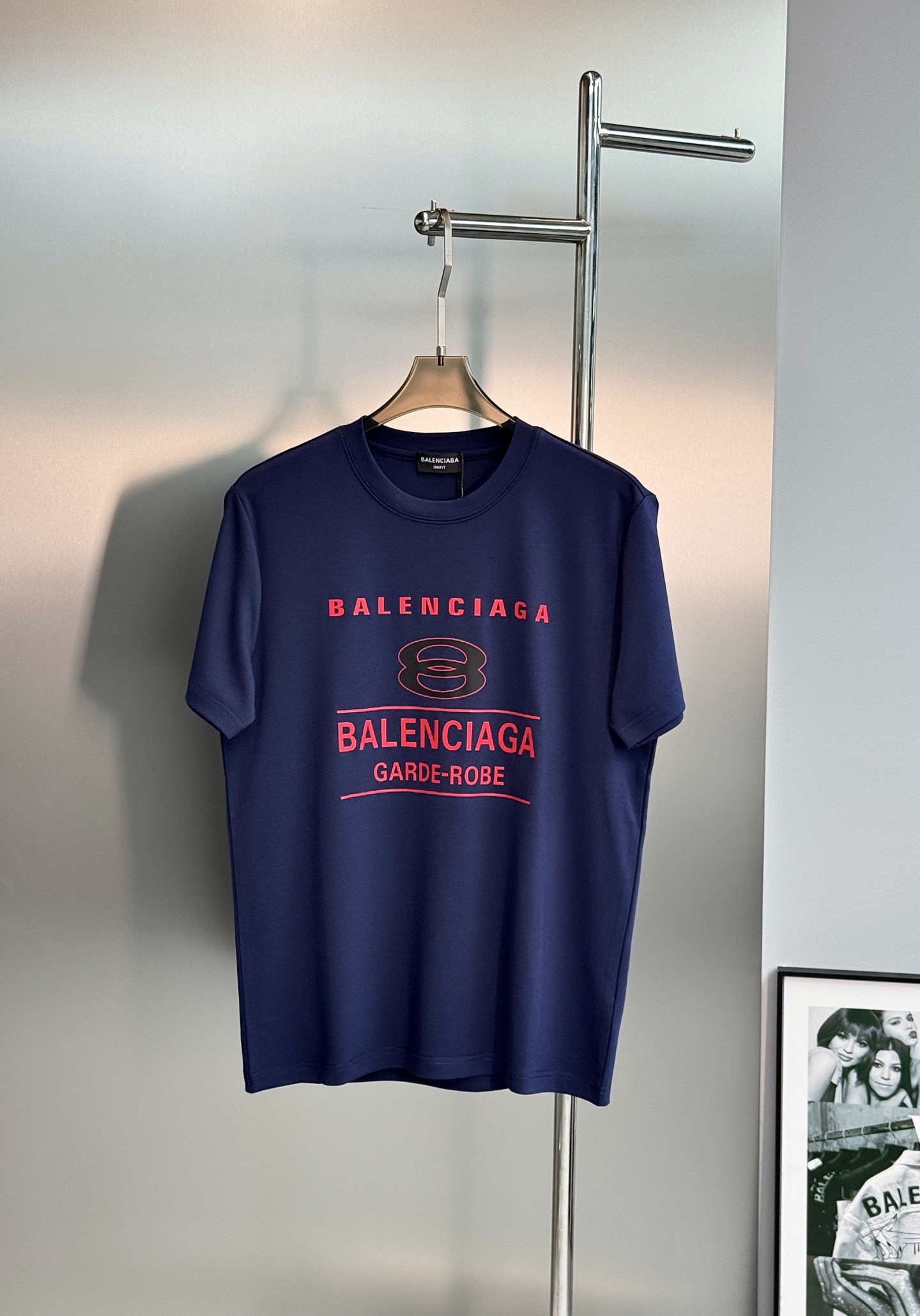 Balenciaga巴黎世家新款莫代尔T恤.供定制100%高克重300g莫代尔棉材质制成，厚实挺阔的手感 实物到手的即可