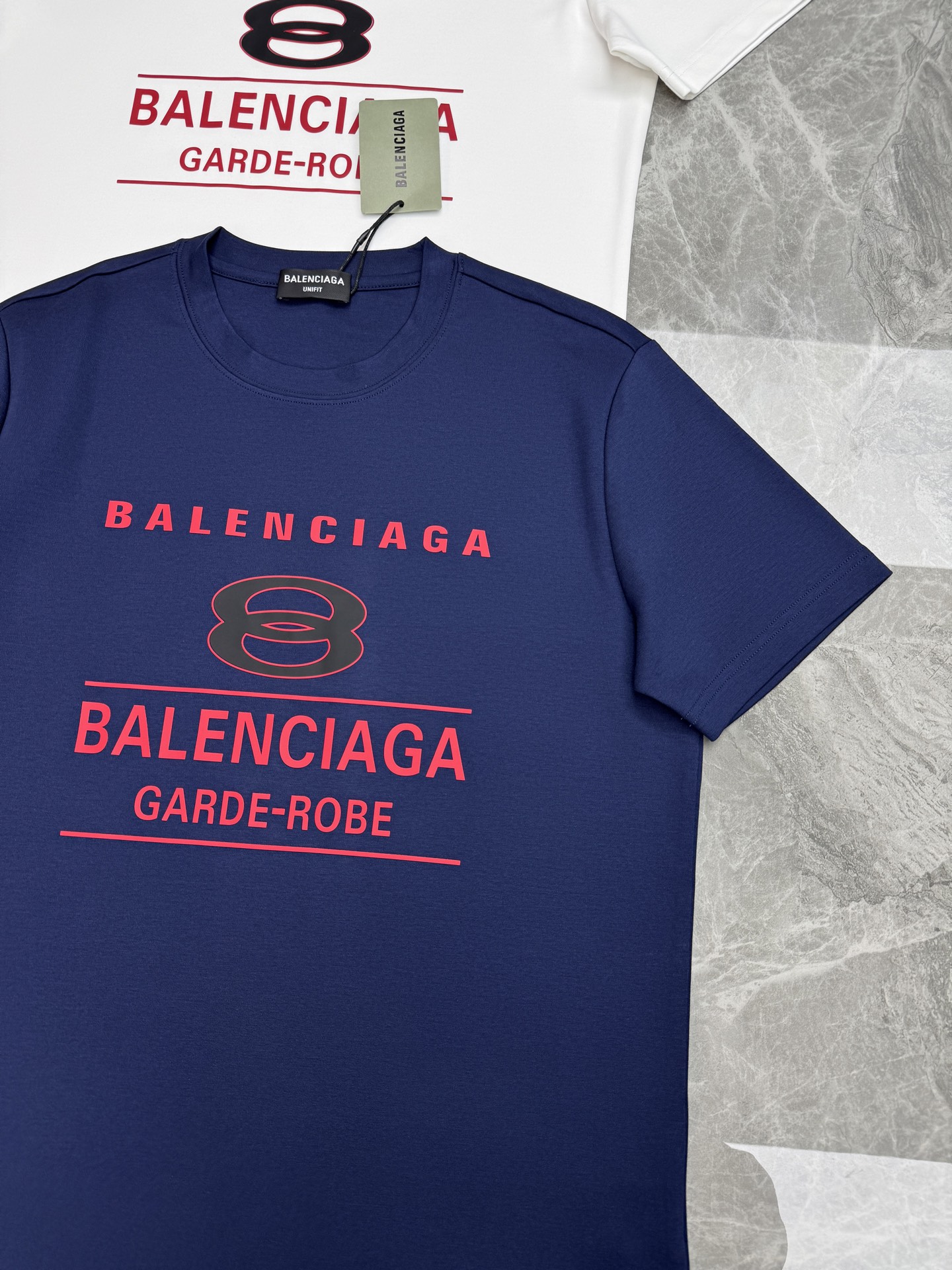 Balenciaga巴黎世家新款莫代尔T恤.供定制100%高克重300g莫代尔棉材质制成，厚实挺阔的手感 实物到手的即可