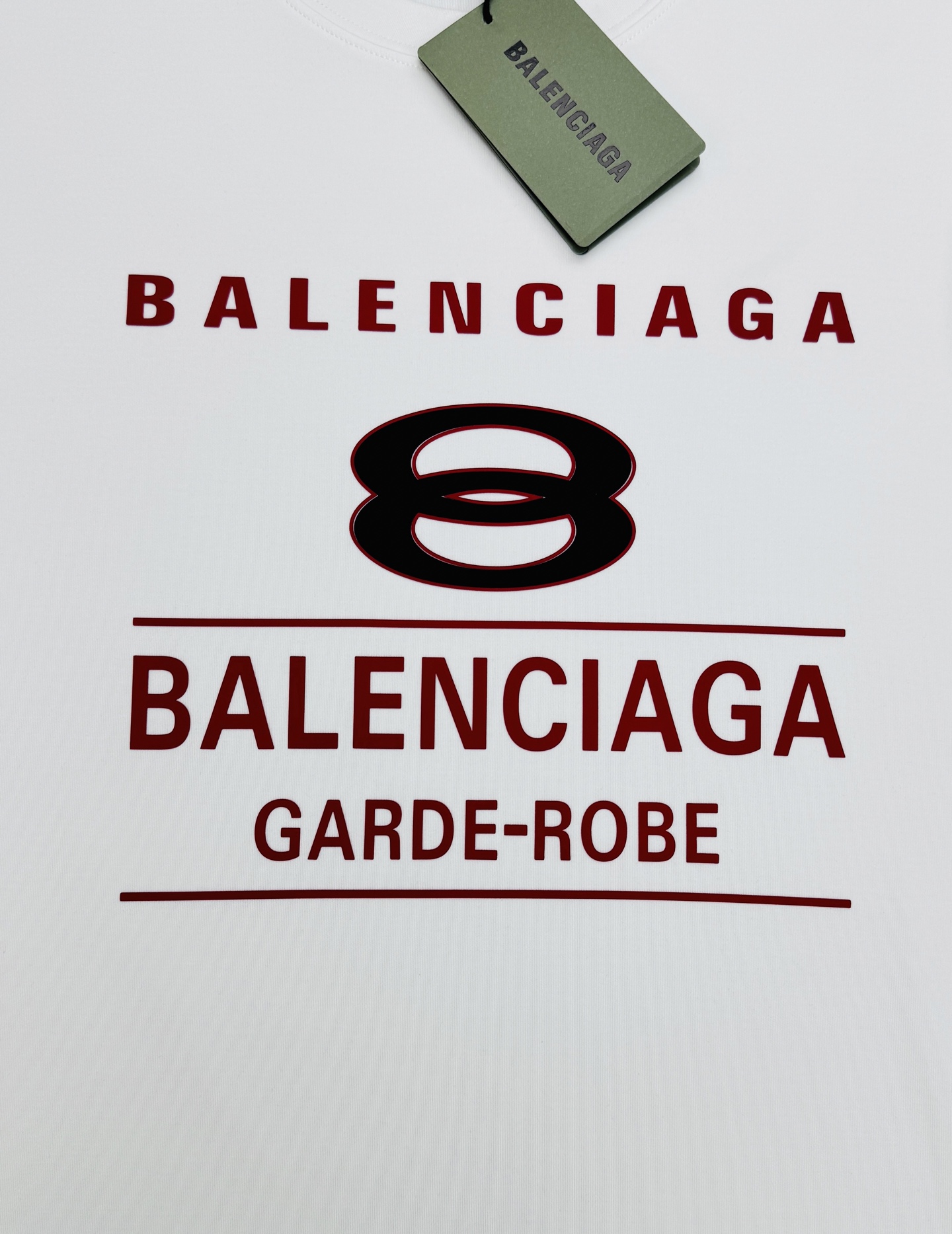 Balenciaga巴黎世家新款莫代尔T恤.供定制100%高克重300g莫代尔棉材质制成,厚实挺阔的手感 实物到手的即可 Balenciaga巴黎世家新款莫代尔T恤.供定制100%高克重300g莫代尔棉材质制成,厚实挺阔的手感 实物到手的即可