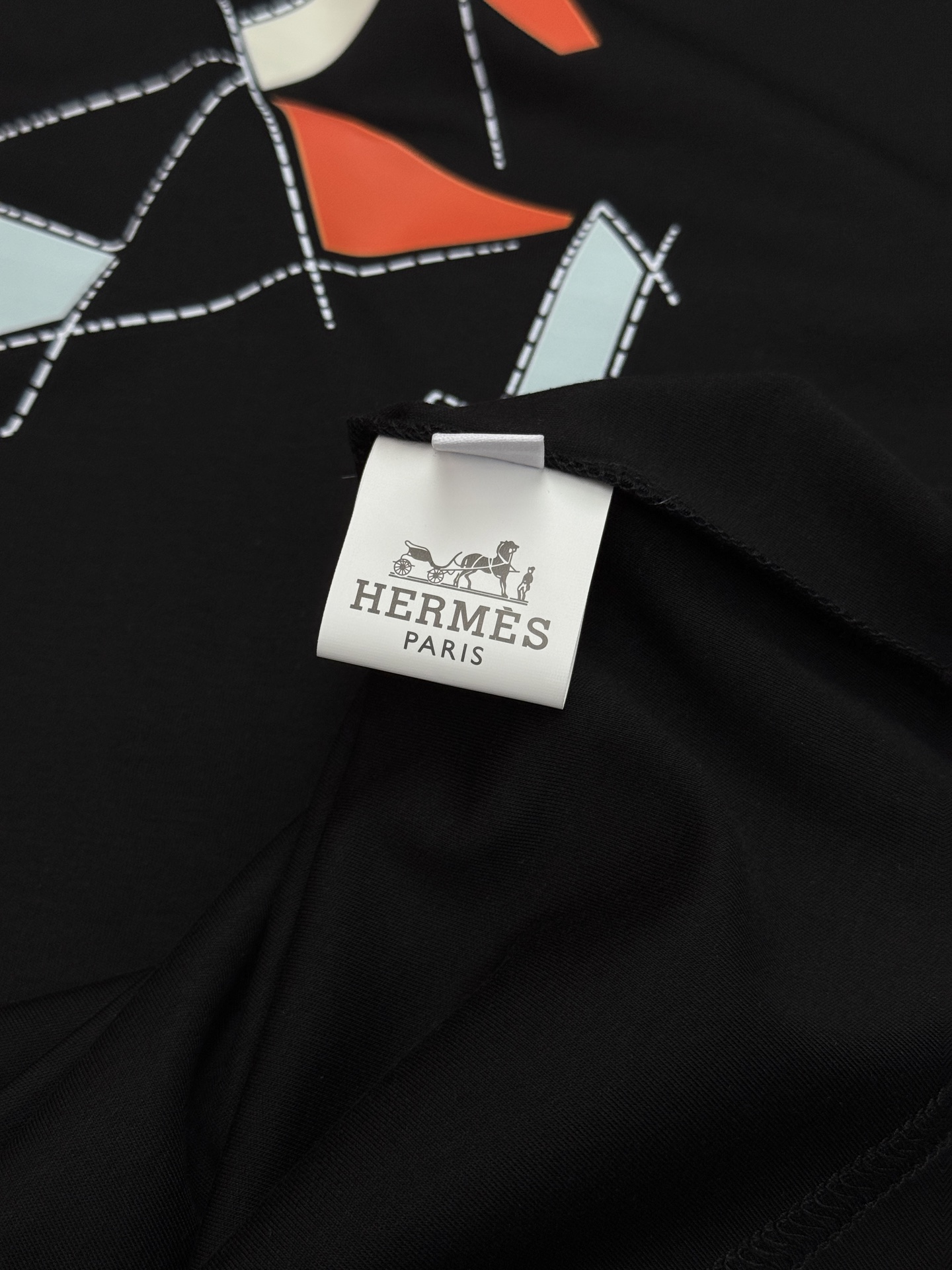 HERMES爱马仕新款莫代尔T恤.色彩搭配非常丰富.适合时尚街头潮流搭配！不限年龄的单品推荐[烟花]经典品牌马型造型.高