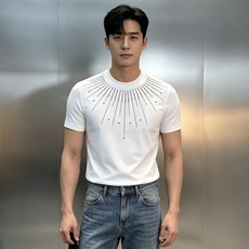 Givenchy纪梵希新款丝光棉T恤❤️ 胸前烟花烫钻设计超吸睛,视觉冲击力满分!小领口+正肩剪裁,修饰肩部线条,痞帅高 Givenchy纪梵希新款丝光棉T恤❤️ 胸前烟花烫钻设计超吸睛,视觉冲击力满分!小领口+正肩剪裁,修饰肩部线条,痞帅高