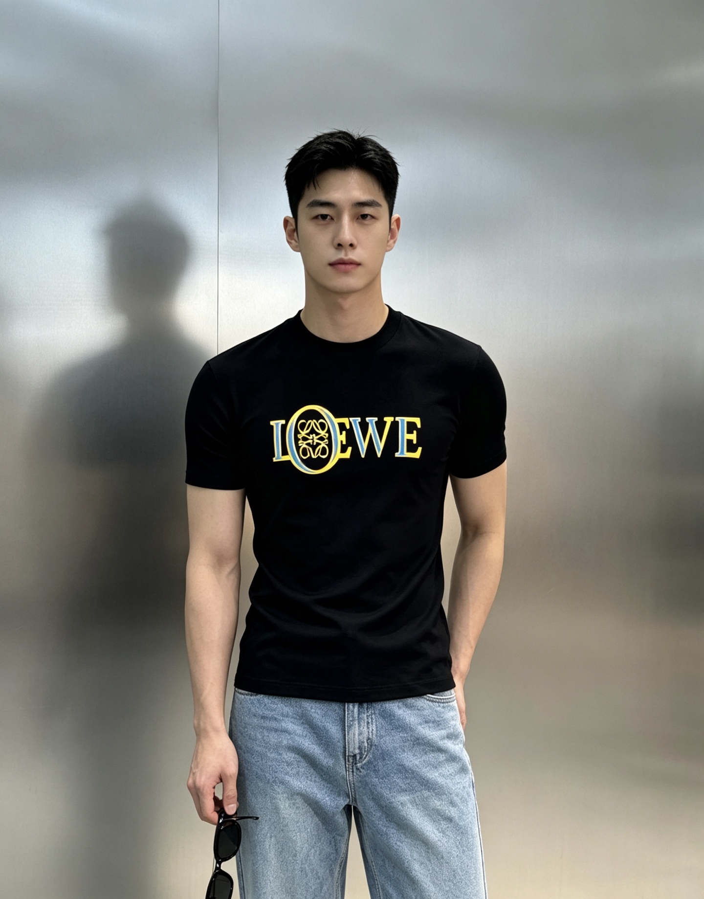 LOEW*E罗意*威26s春夏男士丝光棉圆领短袖.品牌标志性产物.3D立体色彩系烫画.搭配LOGO标识.讨巧的细节非常具
