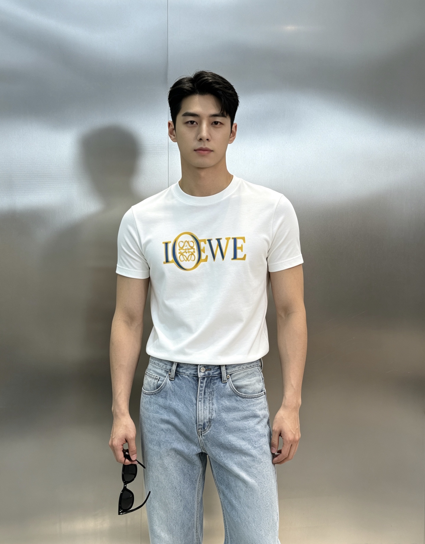 LOEW*E罗意*威26s春夏男士丝光棉圆领短袖.品牌标志性产物.3D立体色彩系烫画.搭配LOGO标识.讨巧的细节非常具