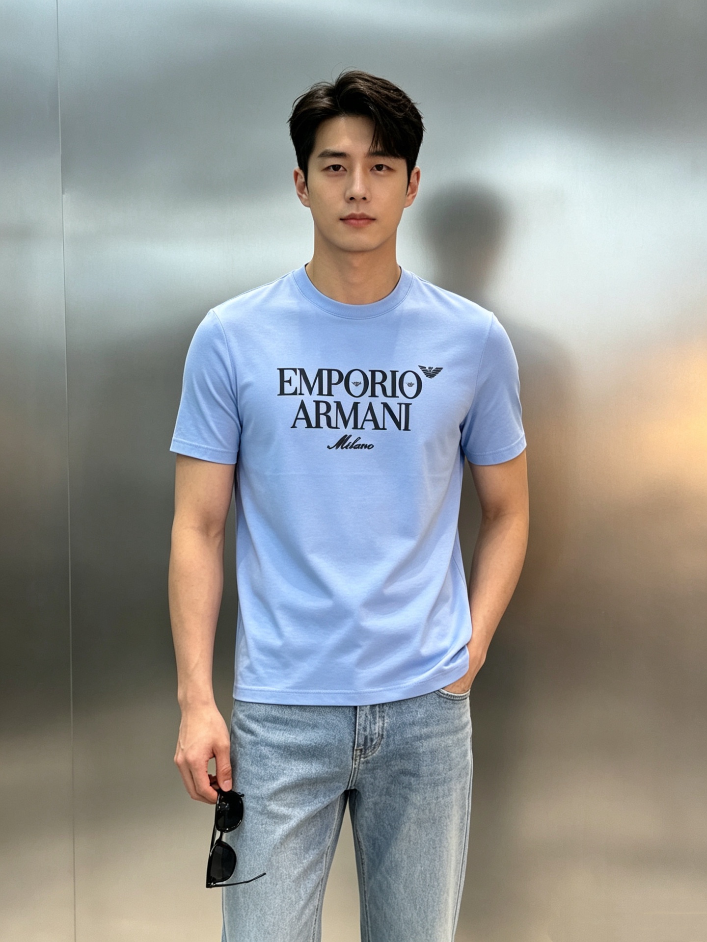 NO:950223,ARMAN* Armani 26s new mercerized cotton T-shirt. A classic ~ equipped with a classic logo letter shape. Matched with the brand letter logo. The chest is very recognizable, which enriches the vision and adds a sense of mystery!  Simple and clean!  190g mercerized cotton fabric provided by customers, cool and silky. High gloss, perfect combination of comfort and breathability, the tactile experience is self-evident and the upper body has excellent texture!  Color black. Dark blue. Aqua blue. White. Size M-3XL slim fit (S and 4XL can be customized)/140 catties. Recommended L, armani, armani, tees, t-shirt,19860909ARMAN*阿玛尼26s新款丝光棉T恤.经典之作～搭载经典徽标字母造型.搭配品牌字母标识.胸前辨识度颇具鲜明即丰富了视觉又平添神秘感！简单干净！客供190g丝光棉面料,冰爽丝滑.光泽度极高,舒适性与透气性完美兼备,触感体验不言而喻 上身极佳质感！颜色黑色.深蓝.水蓝.白色.码数M-3XL修身版型（S和4XL可定做）/140斤建议L,,armani,armani,tees，t-shirt,,Men's clothing
