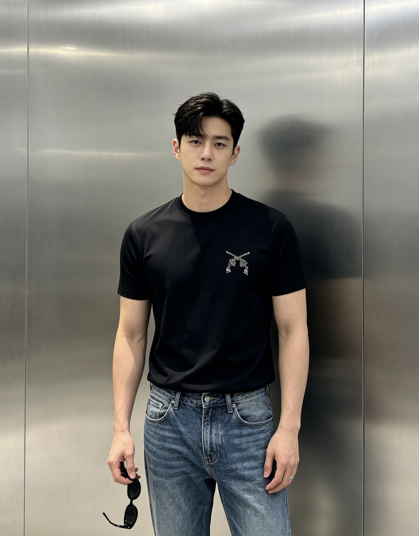 NO:950265,PHILIPP PLEIN Philip*26s new spring and summer round neck short-sleeved model. High version recommended ~ very sparkling!  The double-gun print on the chest is super recognizable, and the double-gun shooting is super cool. The logo made of Middle Eastern Austrian diamonds is super flashy and not easy to fall off... Customized 190g mercerized cotton fabric is cool and silky. Clear and three-dimensional. A must-have item for handsome men!  All three standards!  Color Black. White. Size M-4XL slim fit (/145 catties recommended XL), PHILIPP PLEIN, T-shirt,19860909PHILIPP PLEIN菲利普*26s春夏新款圆领短袖.高版本推荐～非常闪耀！胸前双枪印花超有辨识度,双枪射击.超有超流感.中东奥钻打造成的徽标超级闪,不易掉落.....定制190g丝光棉面料 冰爽丝滑.清晰立体.型男必备单品！三标齐！颜色黑色.白色.码数M-4XL修身版型（/145斤建议XL）,,PHILIPP PLEIN,T-shirt,,Men's clothing