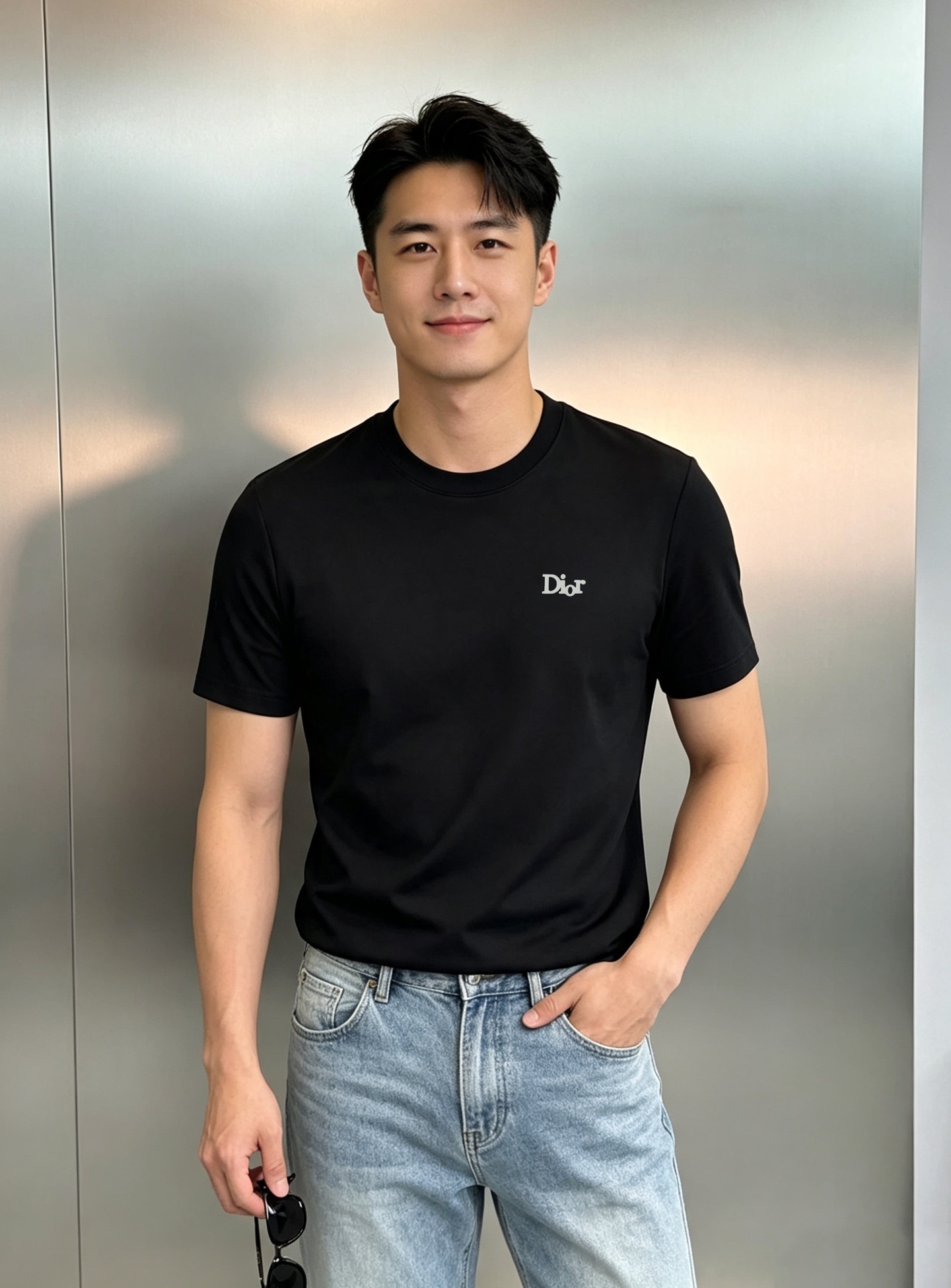 NO:955466,Dior Dior's new modal T-shirt. Recommended basic model!  Advanced 3D three-dimensional classic Dior letter logo. Three-dimensional silicone design. Exquisite three-dimensional. Full of high feeling ~ Made of 300g modal cotton fabric, it has a strong sense of lightness behind the upper body, and the silky and skin-friendly soft texture has excellent skin-friendly properties!  All three standards!  Color Black. White. Red. Size M-3XL slim fit (S and 4XL can be customized)/140 catties. Recommend L, dior, dior, tees, t-shirt,19860909Dior迪奥新款莫代尔T恤.基础款推荐！高级3D立体经典dior字母标识.立体硅胶设计.精致立体.高感满满～采用300g莫代尔棉面料,上身后的轻盈感很强,丝滑亲肤柔软的质地具备出色的亲肤性！三标齐！颜色黑色.白色.大红.码数M-3XL修身版型（S和4XL可订做）/140斤建议L,,dior,dior,tees，t-shirt,,Men's clothing