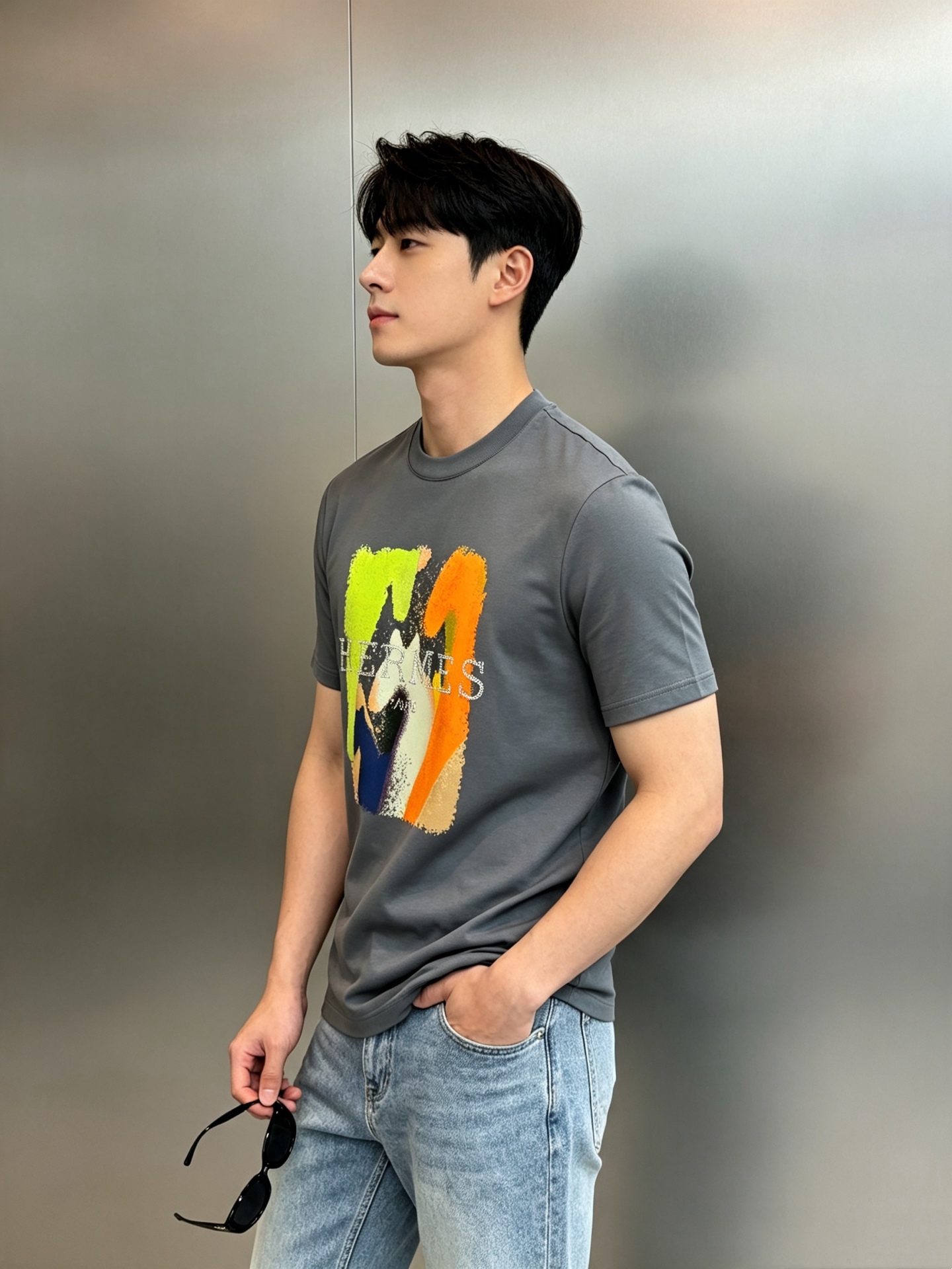 HERMES爱马仕26s新款丝光棉T恤.新品为全新系列注入满满活力，这款单品用心甄选190g丝光棉面料制成，面料手感亲肤