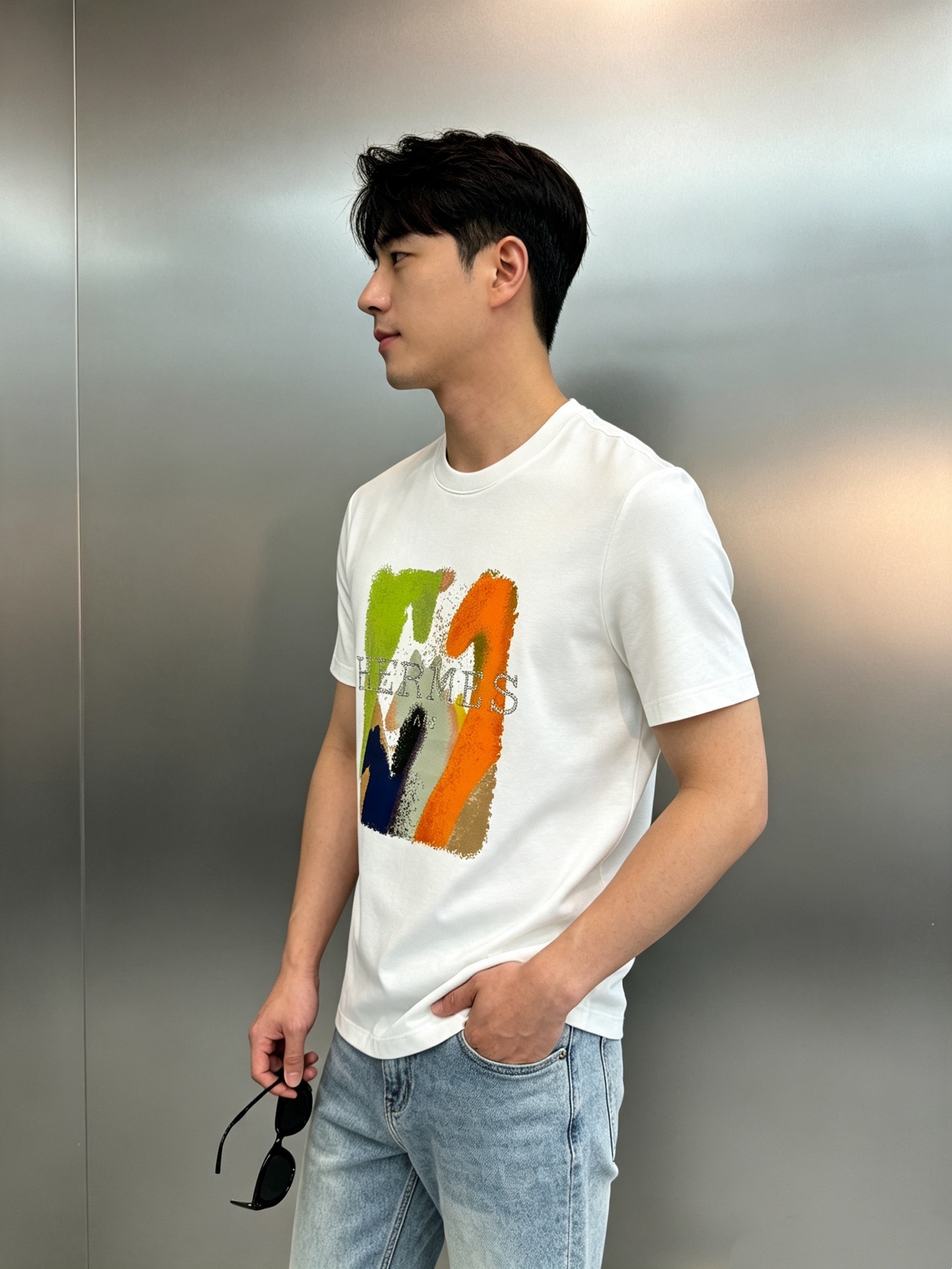 HERMES爱马仕26s新款丝光棉T恤.新品为全新系列注入满满活力，这款单品用心甄选190g丝光棉面料制成，面料手感亲肤