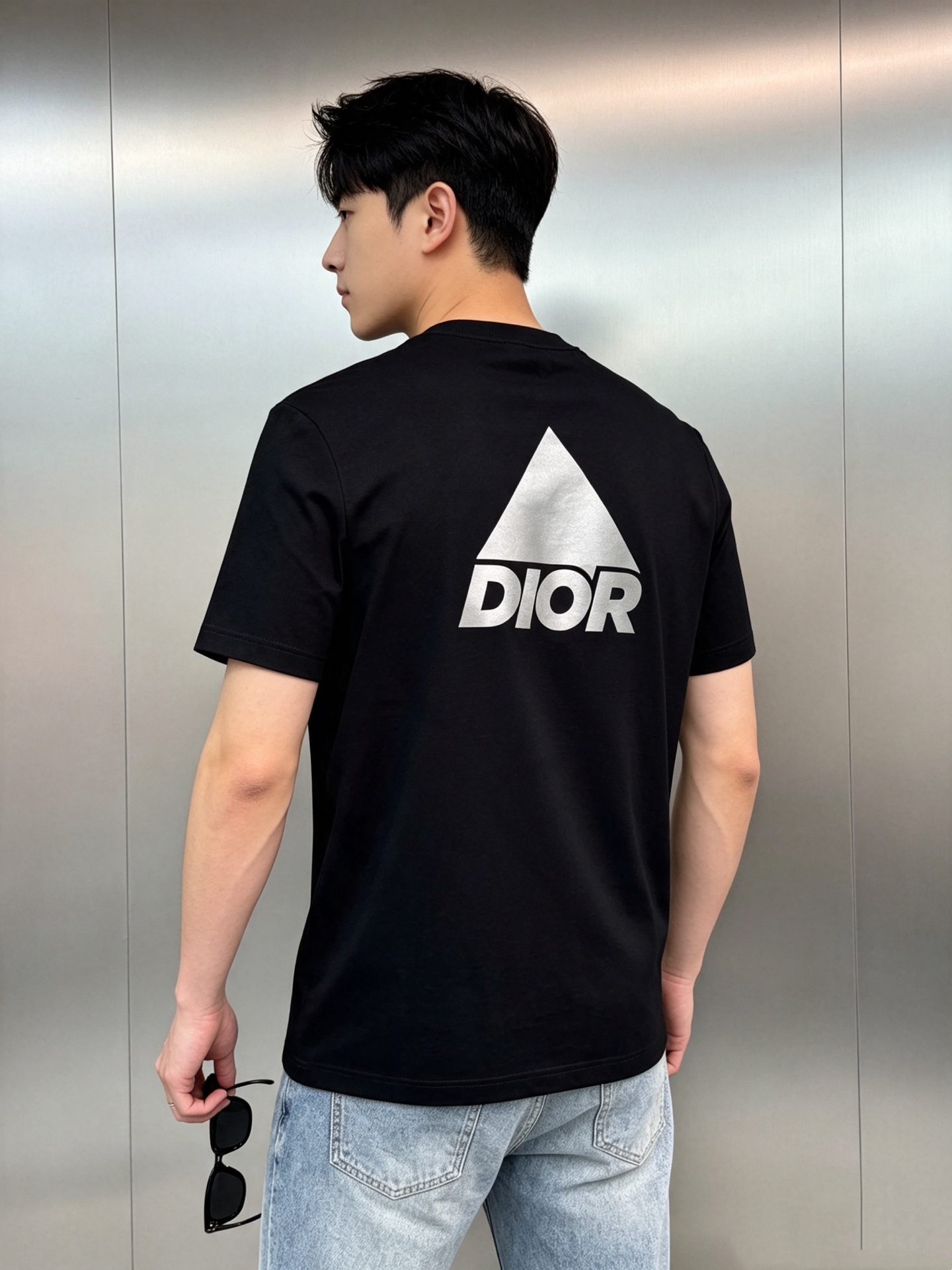 Dior迪奥26s春夏圆领T恤.新品推荐❤️纯色系-优质190g丝光棉布制成，机织技术，相比于普通面料更加富有质感...
