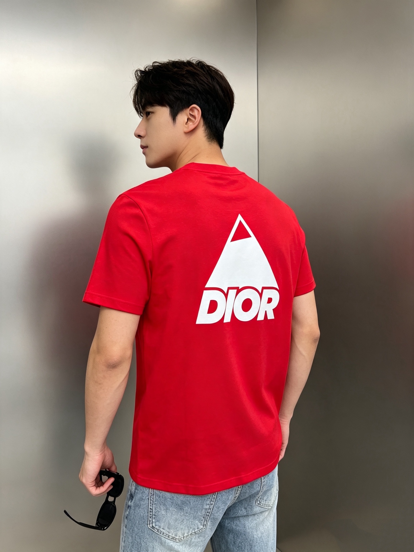 Dior迪奥26s春夏圆领T恤.新品推荐❤️纯色系-优质190g丝光棉布制成，机织技术，相比于普通面料更加富有质感...