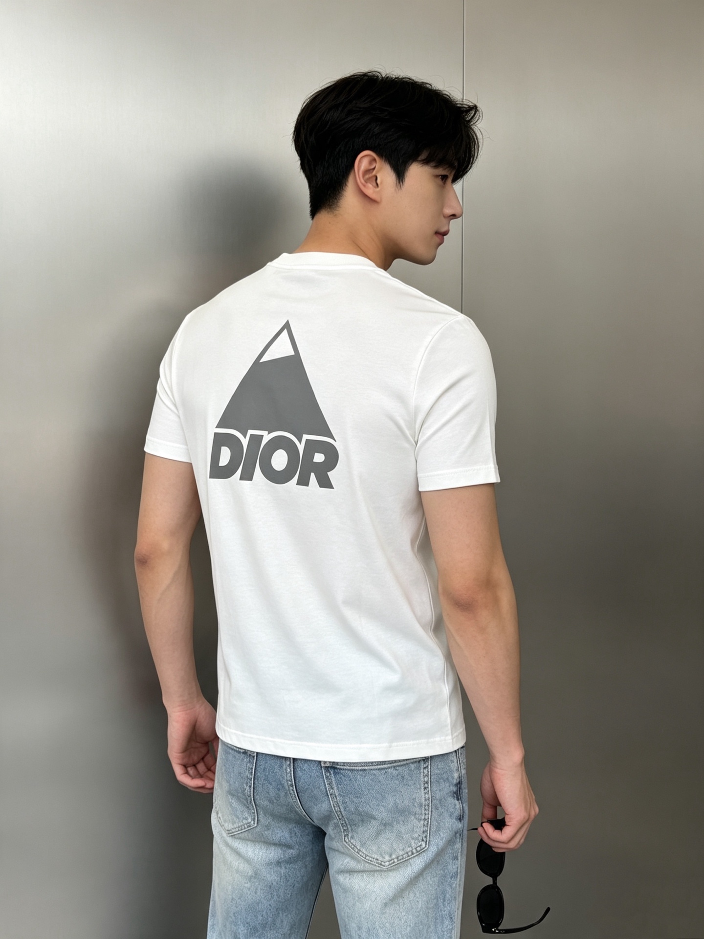 Dior迪奥26s春夏圆领T恤.新品推荐❤️纯色系-优质190g丝光棉布制成，机织技术，相比于普通面料更加富有质感...