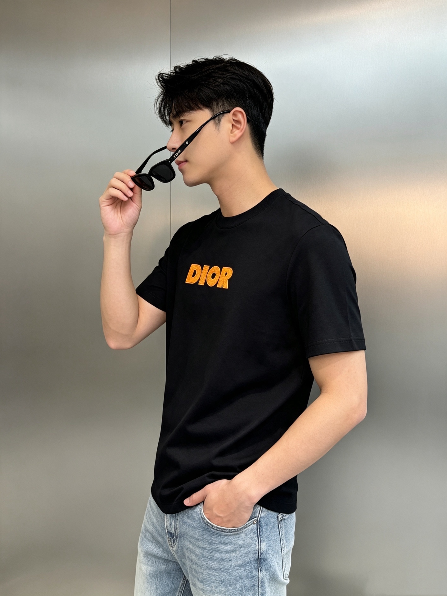 Dior迪奥26s新款丝光棉T恤，采用高品质丝光棉料，丝滑细腻.柔软舒适，日常穿着超友好！胸前立体硅胶烫画工艺.撞色设计