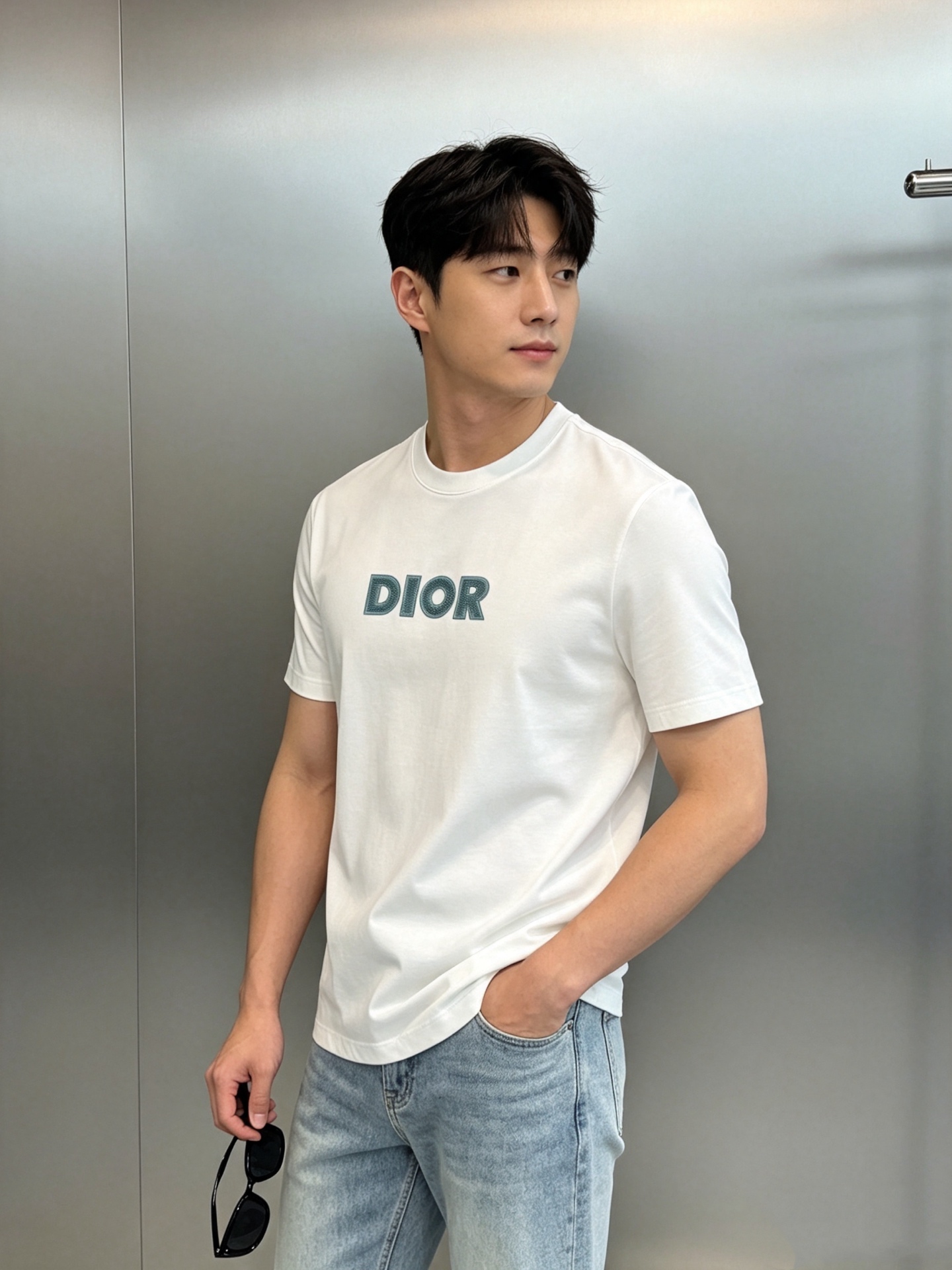 Dior迪奥26s新款丝光棉T恤，采用高品质丝光棉料，丝滑细腻.柔软舒适，日常穿着超友好！胸前立体硅胶烫画工艺.撞色设计