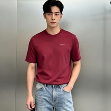 PRADA普拉达26春夏原单T恤.基础款推荐❤️经典字母Prada立体刺绣🪡 经由高逼格绣花厂3D立体工艺过程制作.经典 PRADA普拉达26春夏原单T恤.基础款推荐❤️经典字母Prada立体刺绣🪡 经由高逼格绣花厂3D立体工艺过程制作.经典