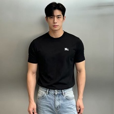BBR*巴宝莉26s春夏经典款圆领T恤.原单推荐❤️小红书同款~基础款净版干净利落.胸口部位搭配字母战马立体绣花🪡工艺. BBR*巴宝莉26s春夏经典款圆领T恤.原单推荐❤️小红书同款~基础款净版干净利落.胸口部位搭配字母战马立体绣花🪡工艺.