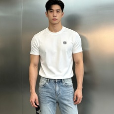 Loewe罗意威新款圆领T恤.原单推荐❤️采用液氨整理工艺的高支精梳棉,相比普通棉T恤,面料更丝滑抗皱,自带柔和高级的哑 Loewe罗意威新款圆领T恤.原单推荐❤️采用液氨整理工艺的高支精梳棉,相比普通棉T恤,面料更丝滑抗皱,自带柔和高级的哑
