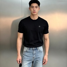 Givenchy纪梵希26s春夏经典款圆领T恤.原单推荐❤️小红书同款~基础款净版干净利落.胸口部位经典品牌图形立体绣花 Givenchy纪梵希26s春夏经典款圆领T恤.原单推荐❤️小红书同款~基础款净版干净利落.胸口部位经典品牌图形立体绣花