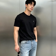 Givenchy纪梵希26s春夏经典款圆领T恤.原单推荐❤️小红书同款~基础款净版干净利落.胸口部位经典品牌图形立体绣花 Givenchy纪梵希26s春夏经典款圆领T恤.原单推荐❤️小红书同款~基础款净版干净利落.胸口部位经典品牌图形立体绣花