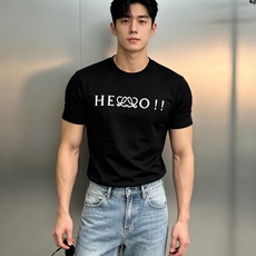Loewe罗意威的丝光棉新款T恤.松弛感满满.高支190g丝光棉自带柔光滤镜,上身顺滑透气,自带凉感不闷汗。胸前俏皮的“ Loewe罗意威的丝光棉新款T恤.松弛感满满.高支190g丝光棉自带柔光滤镜,上身顺滑透气,自带凉感不闷汗。胸前俏皮的“