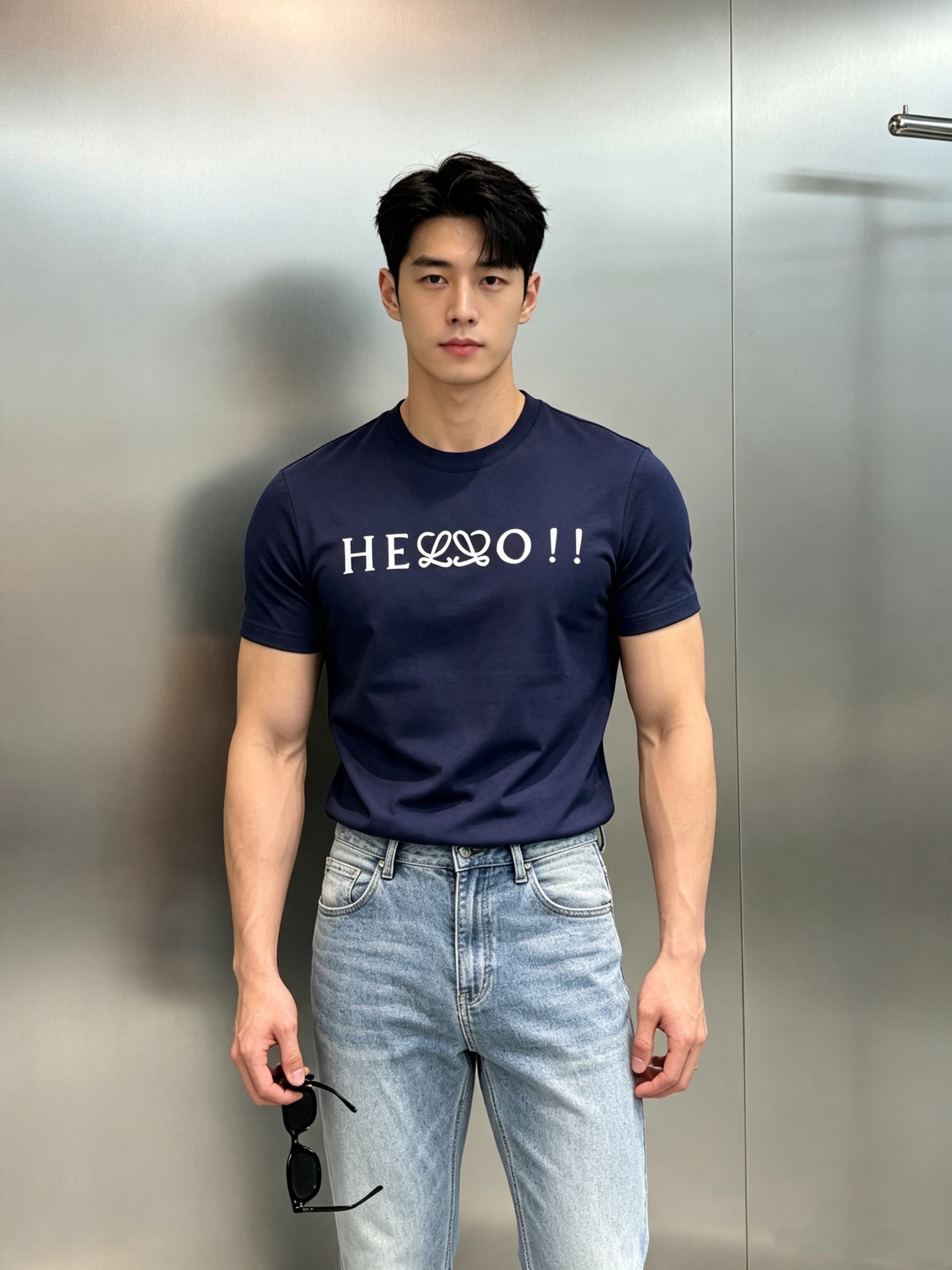 Loewe罗意威的丝光棉新款T恤.松弛感满满.高支190g丝光棉自带柔光滤镜,上身顺滑透气,自带凉感不闷汗。胸前俏皮的“ Loewe罗意威的丝光棉新款T恤.松弛感满满.高支190g丝光棉自带柔光滤镜,上身顺滑透气,自带凉感不闷汗。胸前俏皮的“
