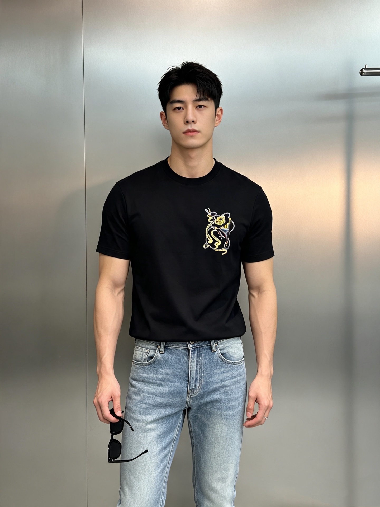 驴牌-Louis Vuitton 丝光棉短袖T恤,将品牌航海基因与精湛工艺融为一体。精选高支丝光棉,经过多道工艺处理,触 驴牌-Louis Vuitton 丝光棉短袖T恤,将品牌航海基因与精湛工艺融为一体。精选高支丝光棉,经过多道工艺处理,触