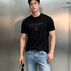 无敌推送!Prada好看好穿的永恒经典系列!!PRADA普拉达26s春夏男士圆领短袖..优选190g丝光棉面料.舒适轻薄 无敌推送!Prada好看好穿的永恒经典系列!!PRADA普拉达26s春夏男士圆领短袖..优选190g丝光棉面料.舒适轻薄