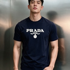 无敌推送!Prada好看好穿的永恒经典系列!!PRADA普拉达26s春夏男士圆领短袖..优选190g丝光棉面料.舒适轻薄 无敌推送!Prada好看好穿的永恒经典系列!!PRADA普拉达26s春夏男士圆领短袖..优选190g丝光棉面料.舒适轻薄