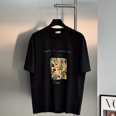 Dior艺术豹王T恤|男士高级感短袖天花板-谁能拒绝一件自带复古油画质感的迪奥短袖! 今年超火的《豹王》联名系列,手绘皇 Dior艺术豹王T恤|男士高级感短袖天花板-谁能拒绝一件自带复古油画质感的迪奥短袖! 今年超火的《豹王》联名系列,手绘皇