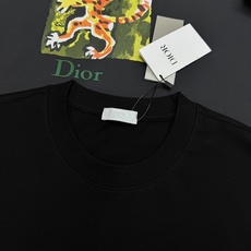 Dior艺术豹王T恤|男士高级感短袖天花板-谁能拒绝一件自带复古油画质感的迪奥短袖! 今年超火的《豹王》联名系列,手绘皇 Dior艺术豹王T恤|男士高级感短袖天花板-谁能拒绝一件自带复古油画质感的迪奥短袖! 今年超火的《豹王》联名系列,手绘皇