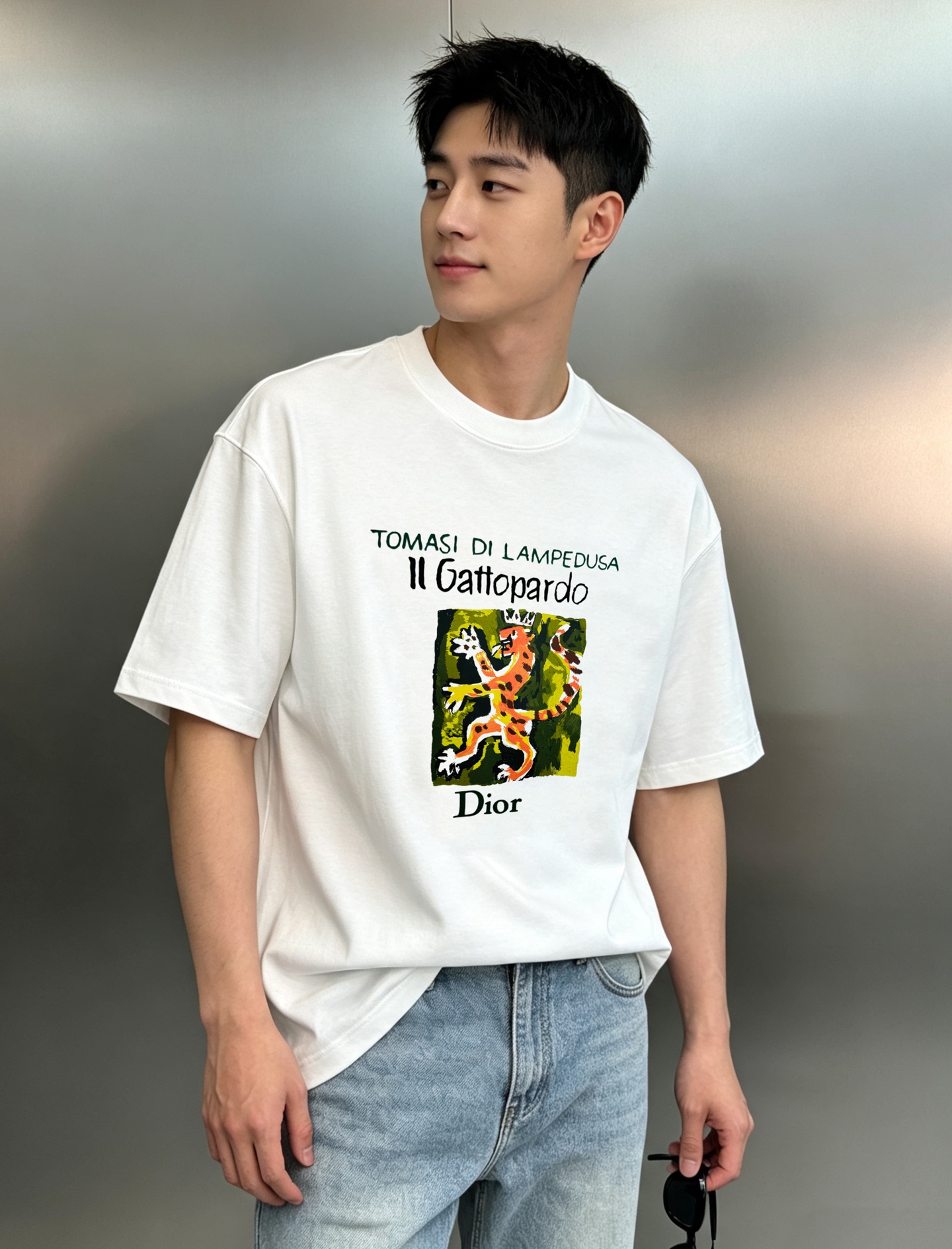 Dior艺术豹王T恤|男士高级感短袖天花板-谁能拒绝一件自带复古油画质感的迪奥短袖! 今年超火的《豹王》联名系列,手绘皇 Dior艺术豹王T恤|男士高级感短袖天花板-谁能拒绝一件自带复古油画质感的迪奥短袖! 今年超火的《豹王》联名系列,手绘皇