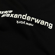 Alexander Wang基础神T|镜像字母纯棉短袖慵懒天花板-纽约限定镜像logo短袖,潮人四季刚需基础T。甄选10 Alexander Wang基础神T|镜像字母纯棉短袖慵懒天花板-纽约限定镜像logo短袖,潮人四季刚需基础T。甄选10