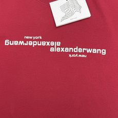 Alexander Wang基础神T|镜像字母纯棉短袖慵懒天花板-纽约限定镜像logo短袖,潮人四季刚需基础T。甄选10 Alexander Wang基础神T|镜像字母纯棉短袖慵懒天花板-纽约限定镜像logo短袖,潮人四季刚需基础T。甄选10