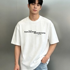 Alexander Wang基础神T|镜像字母纯棉短袖慵懒天花板-纽约限定镜像logo短袖,潮人四季刚需基础T。甄选10 Alexander Wang基础神T|镜像字母纯棉短袖慵懒天花板-纽约限定镜像logo短袖,潮人四季刚需基础T。甄选10