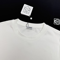 LOEWE早秋刚需莫代尔短袖,把高级松弛感穿在身上.定制高支加厚莫代尔面料,区别夏季薄款,初秋单穿温润亲肤,秋冬内搭西装 LOEWE早秋刚需莫代尔短袖,把高级松弛感穿在身上.定制高支加厚莫代尔面料,区别夏季薄款,初秋单穿温润亲肤,秋冬内搭西装
