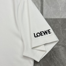 LOEWE早秋刚需莫代尔短袖,把高级松弛感穿在身上.定制高支加厚莫代尔面料,区别夏季薄款,初秋单穿温润亲肤,秋冬内搭西装 LOEWE早秋刚需莫代尔短袖,把高级松弛感穿在身上.定制高支加厚莫代尔面料,区别夏季薄款,初秋单穿温润亲肤,秋冬内搭西装