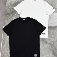 LOEWE早秋刚需莫代尔短袖,把高级松弛感穿在身上.定制高支加厚莫代尔面料,区别夏季薄款,初秋单穿温润亲肤,秋冬内搭西装 LOEWE早秋刚需莫代尔短袖,把高级松弛感穿在身上.定制高支加厚莫代尔面料,区别夏季薄款,初秋单穿温润亲肤,秋冬内搭西装